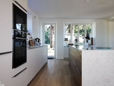 Création de cuisine sur mesure bois, marbre, carrelage, parquet, électro ménager, pièce à vivre.
