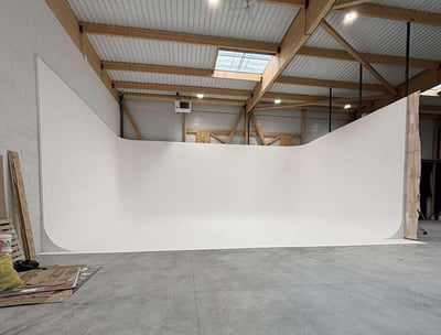 Peinture d'un cyclorama blanc