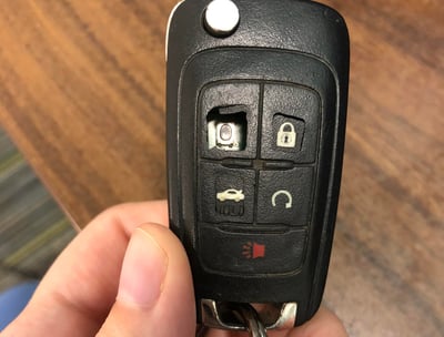 Riparazione telecomando auto macchina, cambio batteria telecomando, telecomando auto non funziona