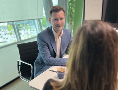 Andreas Frank in conversation with a client – Interim CFO focused on stability and clarity