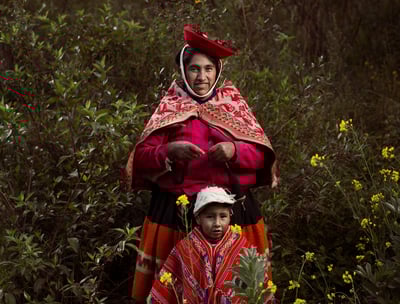 Madre e hijo miembros de la Cooperativa Artesanal de Ollantaytambo