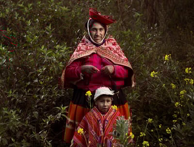 Madre e hijo miembros de la Cooperativa Artesanal de Ollantaytambo