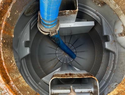 Emptying a sewage tank on an emergency callout