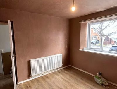 Living room wall plastered and ready for painting by Franklins Plastering