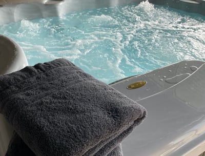 Jacuzzi et Sauna dans nos lodges