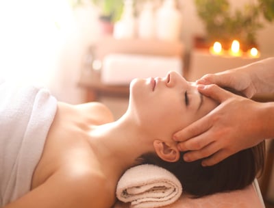 massagem facial. relaxamento. terapias manuais. equilíbrio emocional. aromaterapia. descanso. 