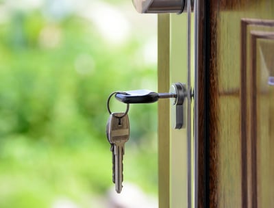 a keychaik with keys in it