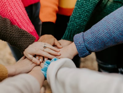 Solidarité entre mères, ambiance bienveillante et solidaire
