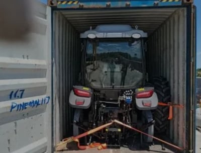 Hongmeng tractor is loaded in a container and ready to be sent to the customer