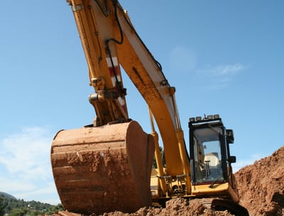 Une grande excavatrice utilisée sur un chantier