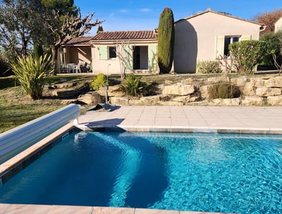 villa gîte terrasse piscine