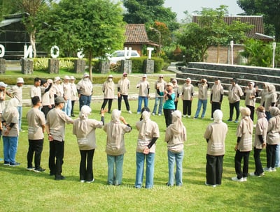 Paket Outbound Magelang cocok untuk gathering perusahaan, sekolah, atau komunitas