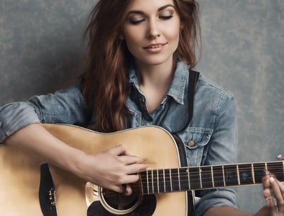 creative songwriting glueckliche verliebte frau