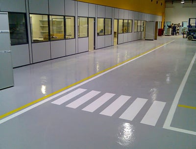 Pinturas resistentes para talleres y espacios de trabajo, mejorando la durabilidad de los suelos.