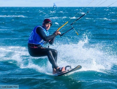 kitesurf normandie avec un gun de vitesse