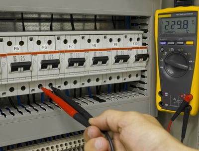Verdeelbord met multimeter