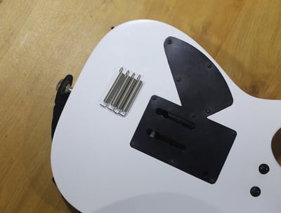 Cambio de Resortes de Guitarra electrica Cambio de Pastillas de Guitarra Eléctrica en San Isidro Surco y Miraflores Lima Perú