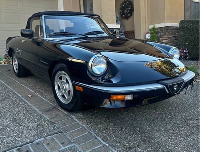 Alfa Romeo spider black car detailing mobile
