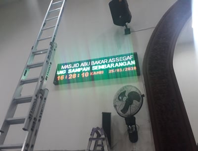 pembuat jam digital masjid model running teks