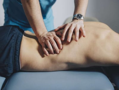 Massagem para Dor nas Costas Lombar Cervical Torácica com Fisioterapeuta em Braga