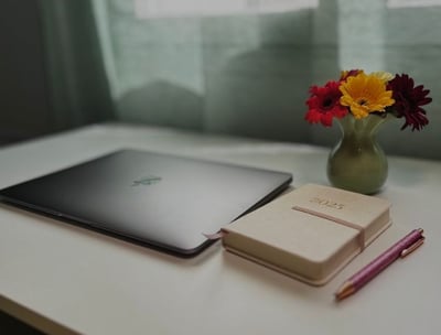 Gestión profesional de redes sociales con calendario de contenido