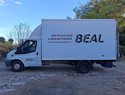 Carrozado con plataforma para mudanzas