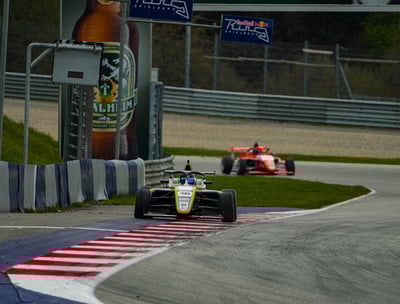 une formul 4 sur un circuit