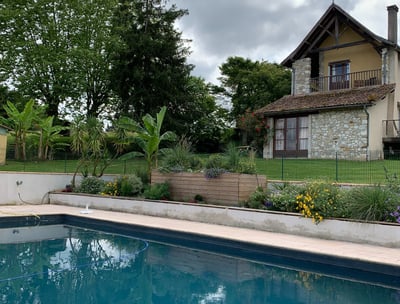 maison avec piscine a la campagne