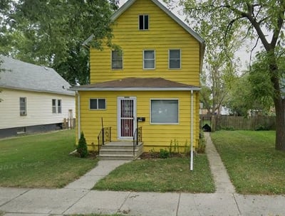 Charming 3 bed, 1 bath semi independent home with huge backyard in North Chiago