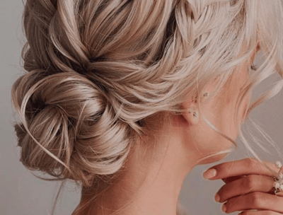 mujer con recogido de pelo para boda