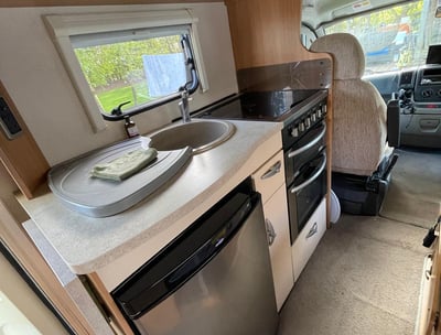 Showing the cooker and sink inside Skye