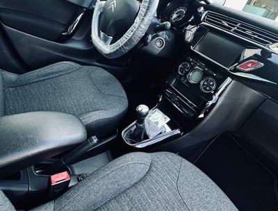 Lavage auto intérieur saintes nettoyage voiture