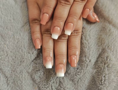 Nail artist