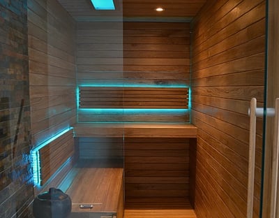 Sauna a Medida en madera con luz cromoterapia marca BOHER en España