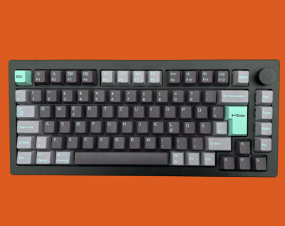 schwarze Tastatur, mehrfarbiges Keyboard, deutsches Tastaturlayout, schönes Design