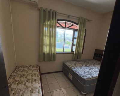 Quarto 2 com duas camas