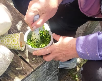 pesto making