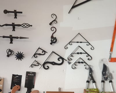 escuadras y barras de forja