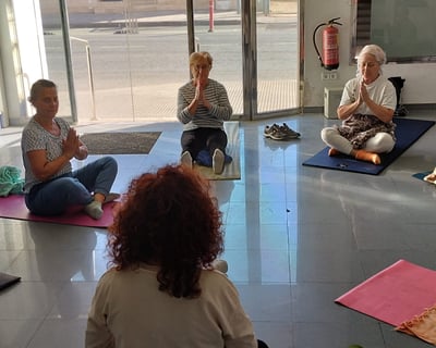 clase de yoga con Delia Abellan