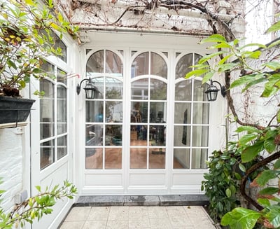 Porte fenêtre en bois blanc