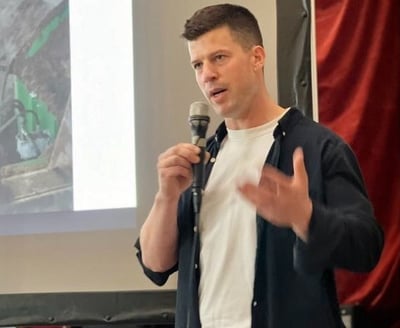 Josef Winter speaking in an event