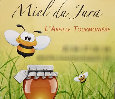 Panneau de publicité peint pour un apiculteur, Jura. abeilles, végétation, miel.