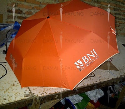 Payung promosi polos lipat orange silver BNI