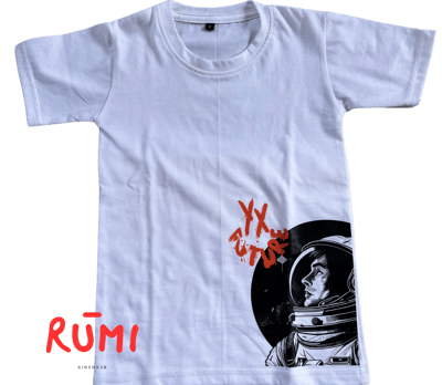 kaos pendek desain astronot dari brand rumikidswear kaos keren