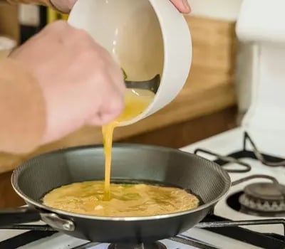 spinach-frittata-in-frying-pan