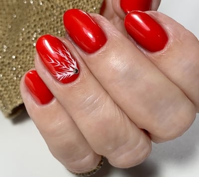 ongles rouges béziers