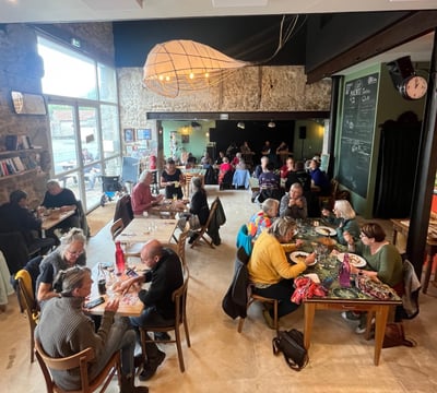 la salle de restaurant de la baleine