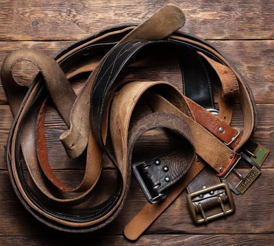 Rongzhiyue: Pile of pure leather belts