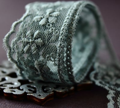 Rongzhiyue: Green lace close-up
