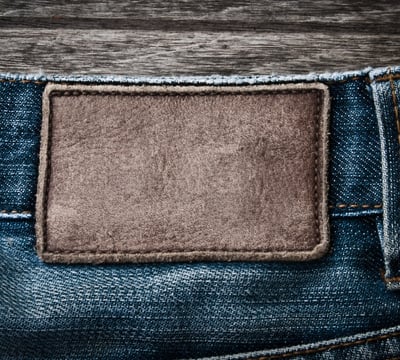 Rongzhiyue: Leather label patch on jeans